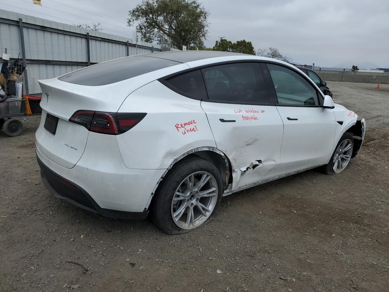 Photo 2 VIN: 7SAYGDEEXPA041418 - TESLA MODEL Y 