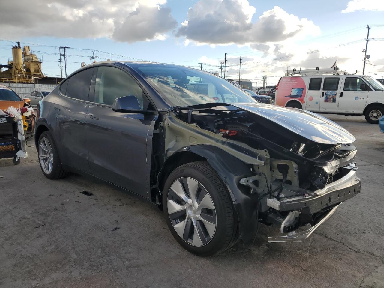 Photo 3 VIN: 7SAYGDEEXPA209400 - TESLA MODEL Y 