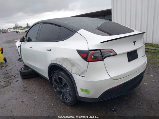 Photo 2 VIN: 7SAYGDEEXPF661186 - TESLA MODEL Y 