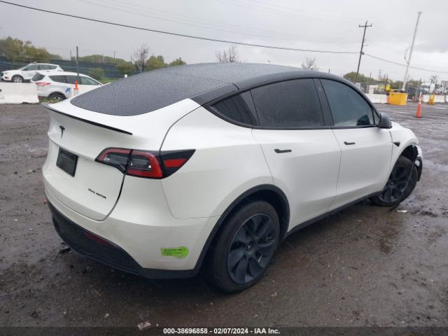 Photo 3 VIN: 7SAYGDEEXPF661186 - TESLA MODEL Y 