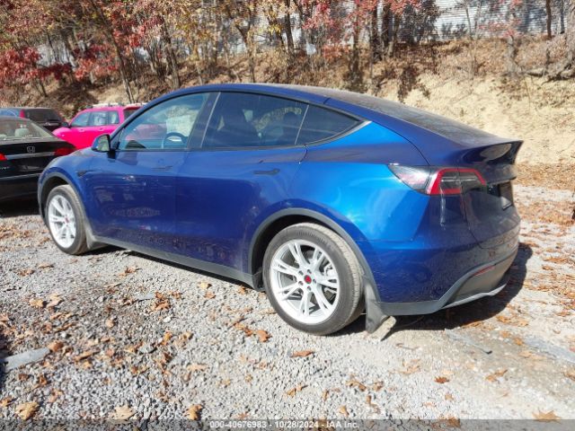 Photo 2 VIN: 7SAYGDEEXPF671507 - TESLA MODEL Y 