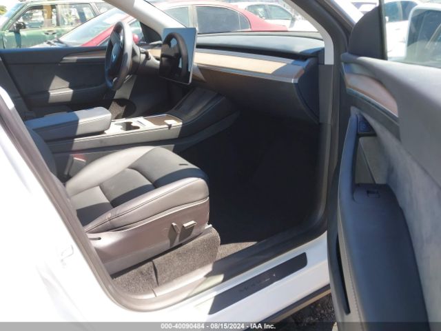 Photo 4 VIN: 7SAYGDEEXPF676013 - TESLA MODEL Y 