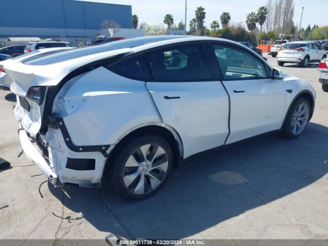 Photo 3 VIN: 7SAYGDEEXPF683379 - TESLA MODEL Y 