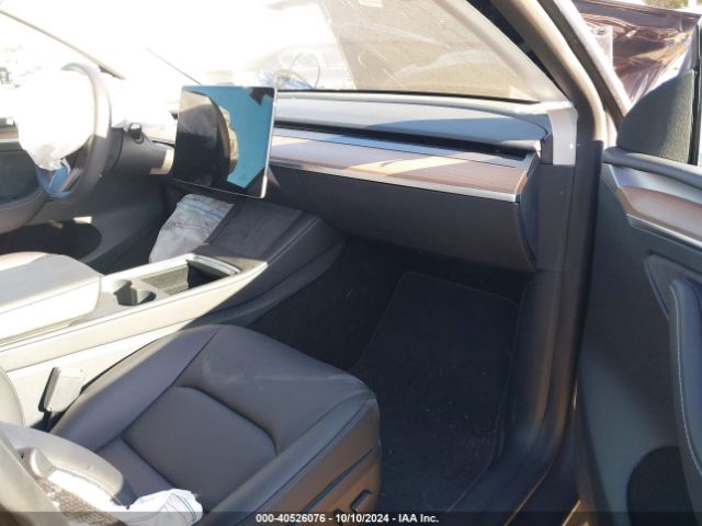 Photo 4 VIN: 7SAYGDEEXPF766262 - TESLA MODEL Y 