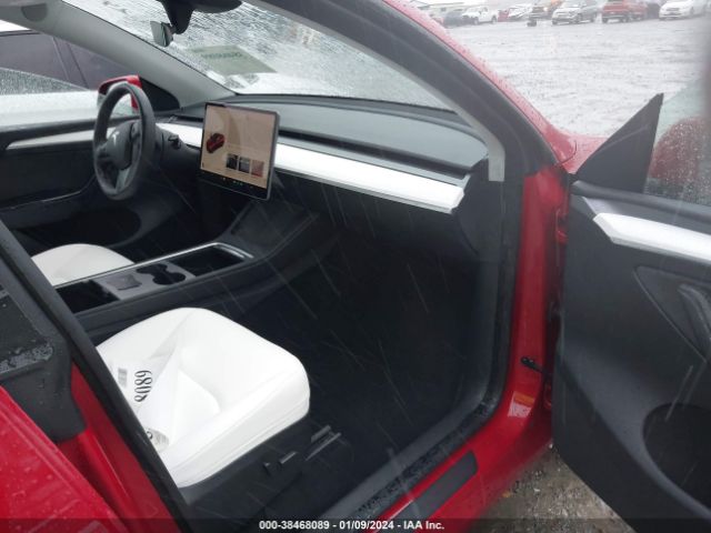 Photo 4 VIN: 7SAYGDEEXPF789654 - TESLA MODEL Y 