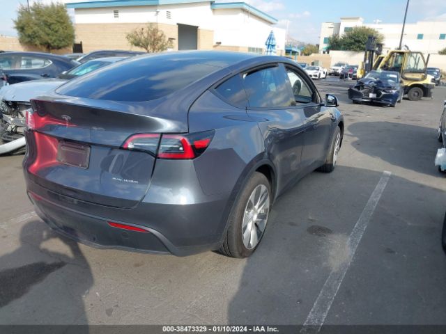 Photo 3 VIN: 7SAYGDEEXPF797379 - TESLA MODEL Y 