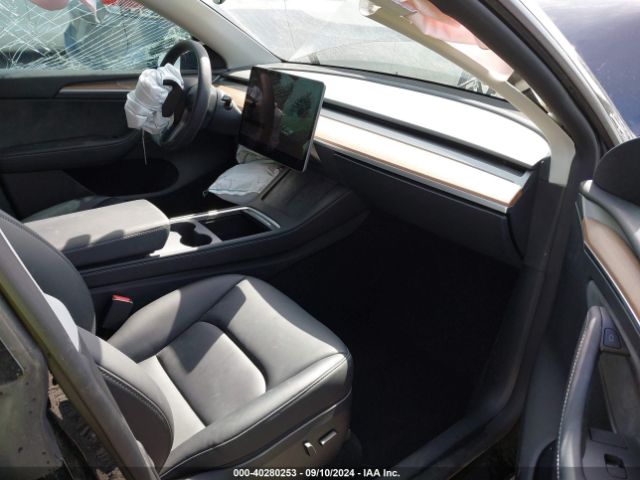 Photo 4 VIN: 7SAYGDEEXPF816495 - TESLA MODEL Y 