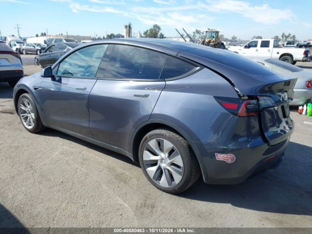 Photo 2 VIN: 7SAYGDEEXPF852980 - TESLA MODEL Y 