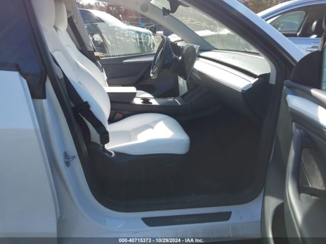 Photo 4 VIN: 7SAYGDEEXPF876275 - TESLA MODEL Y 