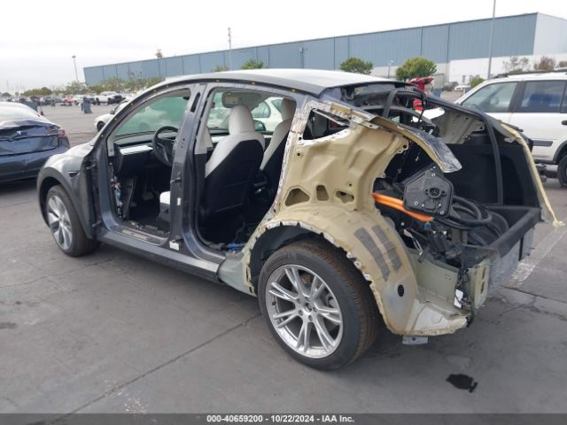 Photo 2 VIN: 7SAYGDEEXPF878303 - TESLA MODEL Y 