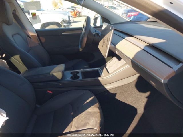 Photo 4 VIN: 7SAYGDEEXPF896297 - TESLA MODEL Y 