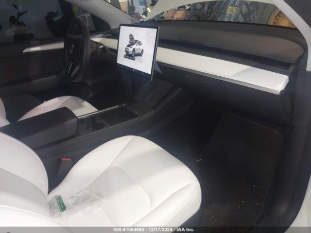 Photo 4 VIN: 7SAYGDEEXPF921229 - TESLA MODEL Y 