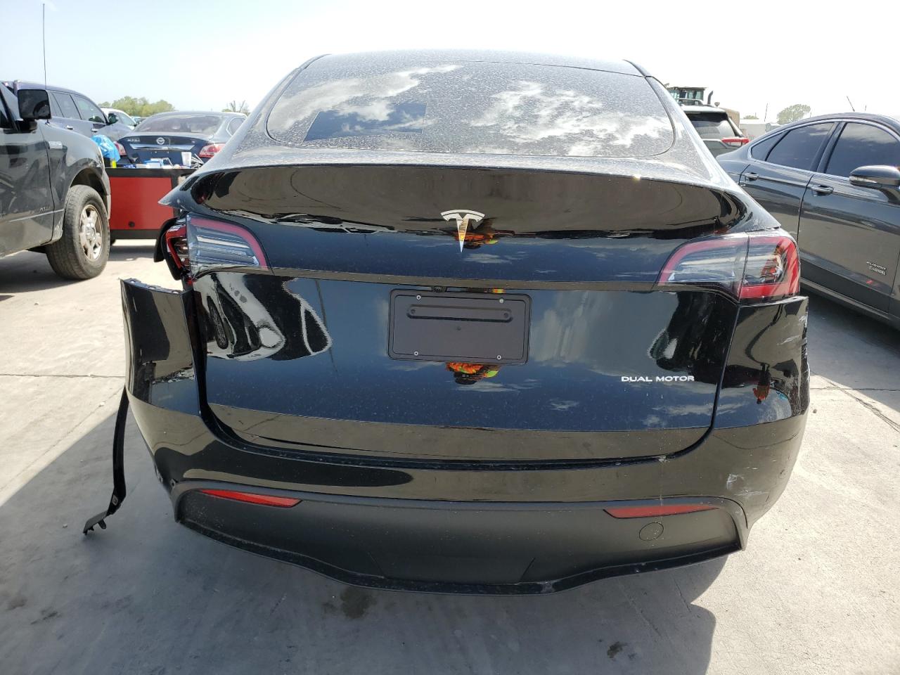 Photo 5 VIN: 7SAYGDEEXRA221775 - TESLA MODEL Y 