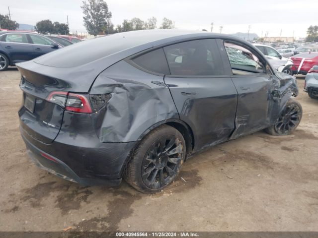 Photo 3 VIN: 7SAYGDEEXRA237667 - TESLA MODEL Y 