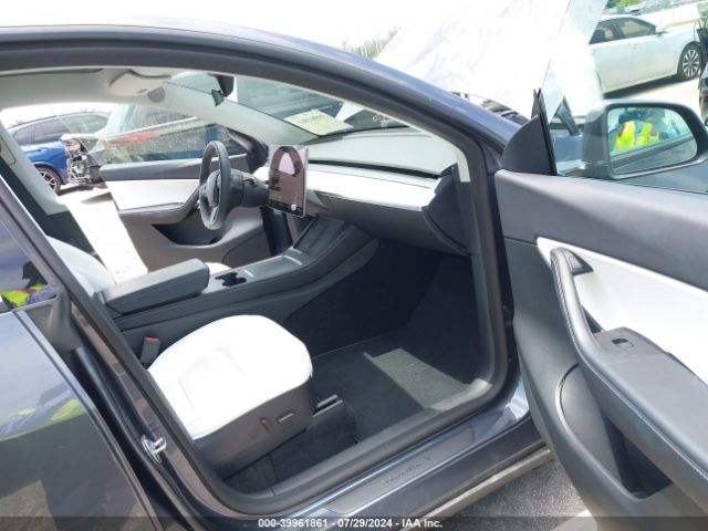 Photo 4 VIN: 7SAYGDEF0NF444364 - TESLA MODEL Y 