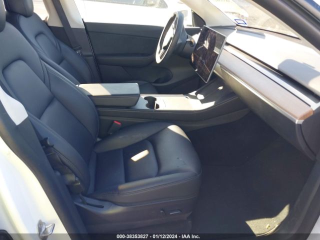 Photo 4 VIN: 7SAYGDEF0NF518639 - TESLA MODEL Y 