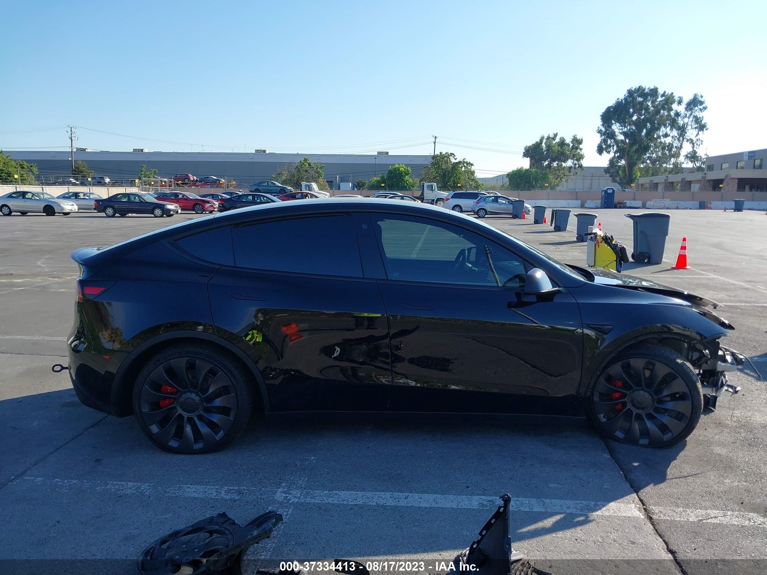 Photo 12 VIN: 7SAYGDEF0PF711070 - TESLA MODEL Y 