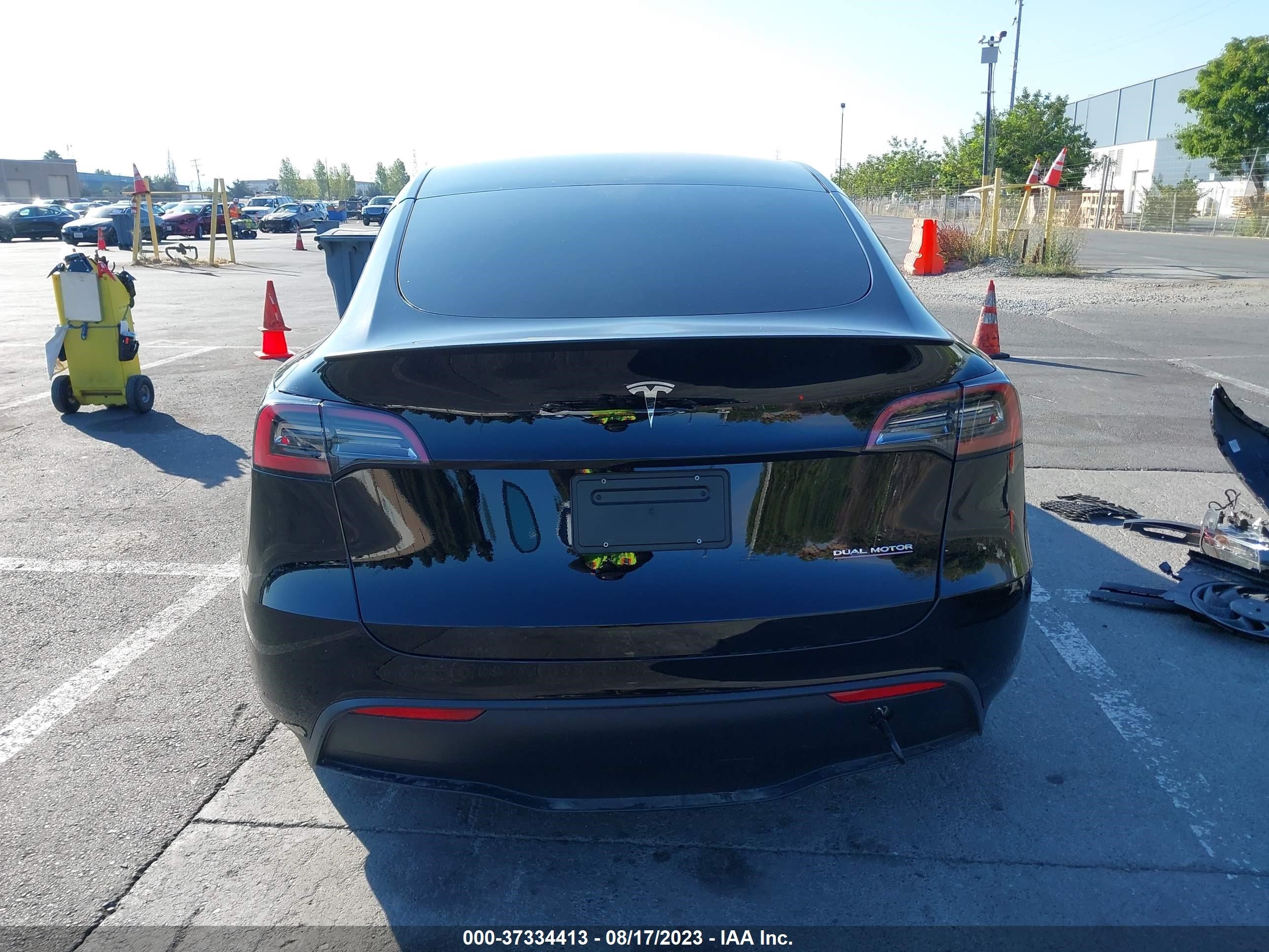 Photo 15 VIN: 7SAYGDEF0PF711070 - TESLA MODEL Y 