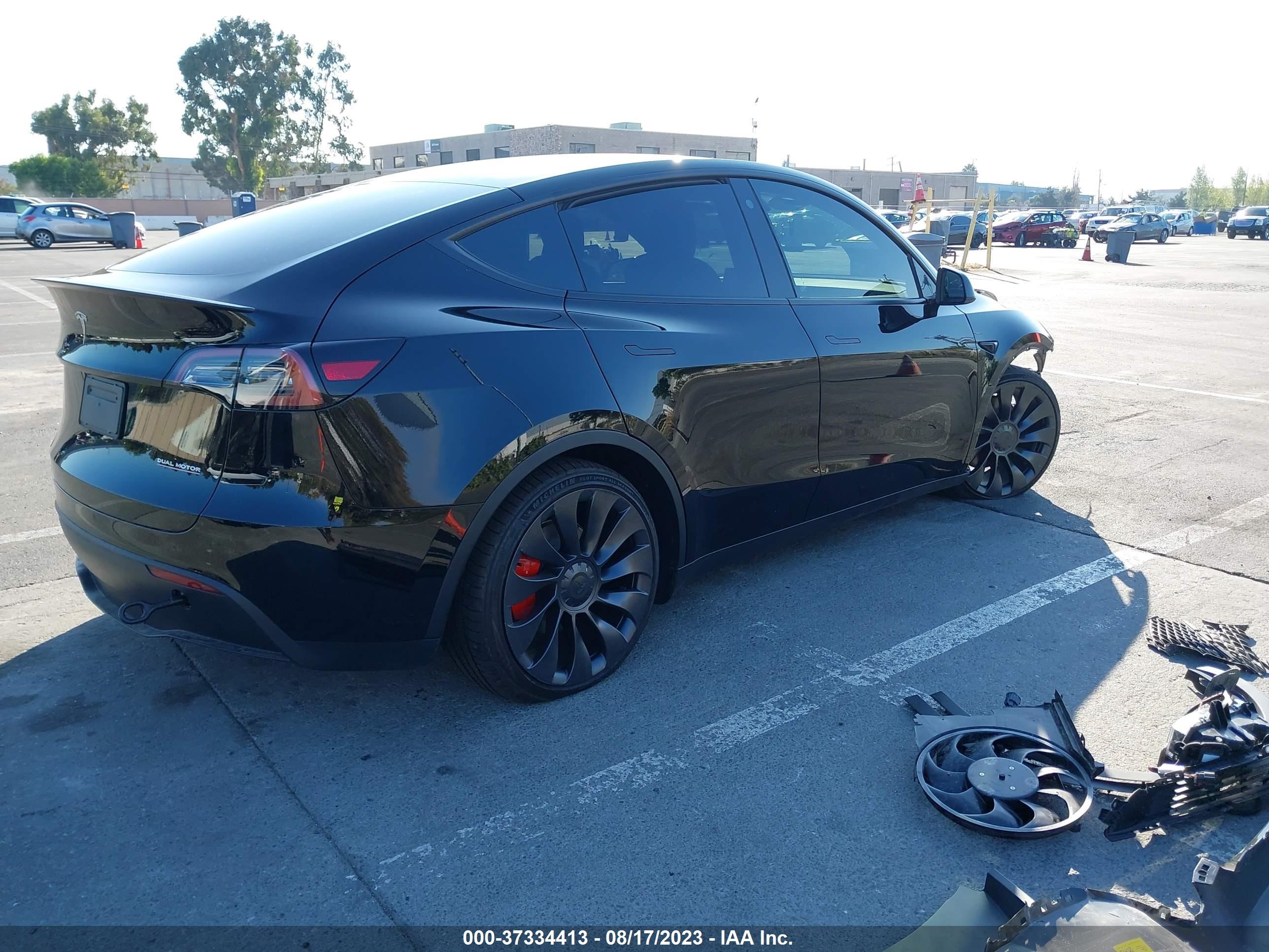 Photo 3 VIN: 7SAYGDEF0PF711070 - TESLA MODEL Y 