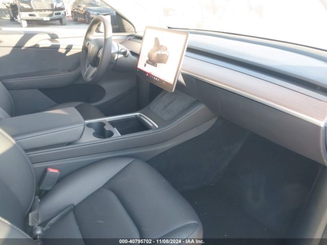 Photo 4 VIN: 7SAYGDEF0PF830009 - TESLA MODEL Y 