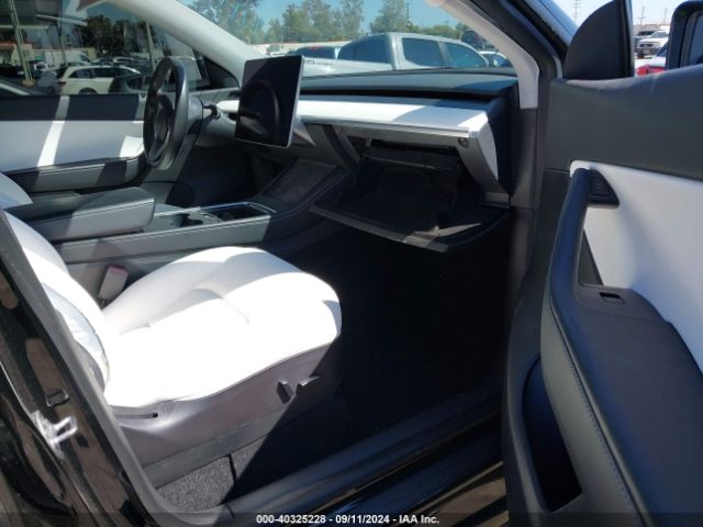 Photo 4 VIN: 7SAYGDEF1NF340918 - TESLA MODEL Y 