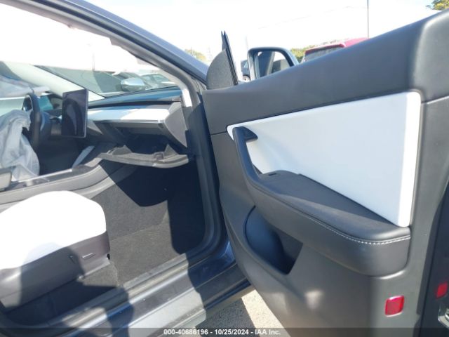 Photo 4 VIN: 7SAYGDEF1NF368587 - TESLA MODEL Y 