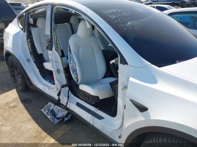 Photo 5 VIN: 7SAYGDEF1NF388578 - TESLA MODEL Y 