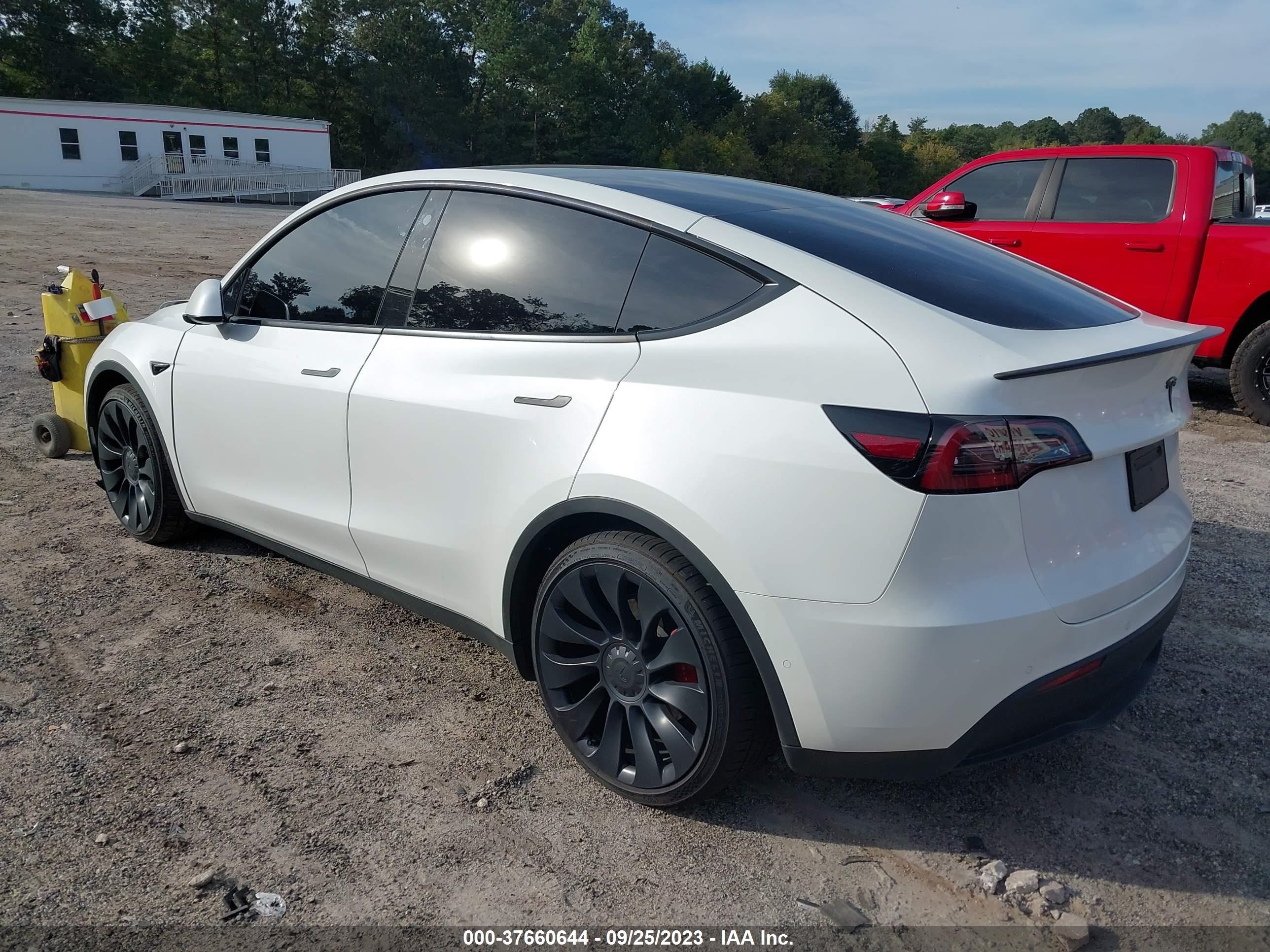 Photo 2 VIN: 7SAYGDEF1NF517189 - TESLA MODEL Y 