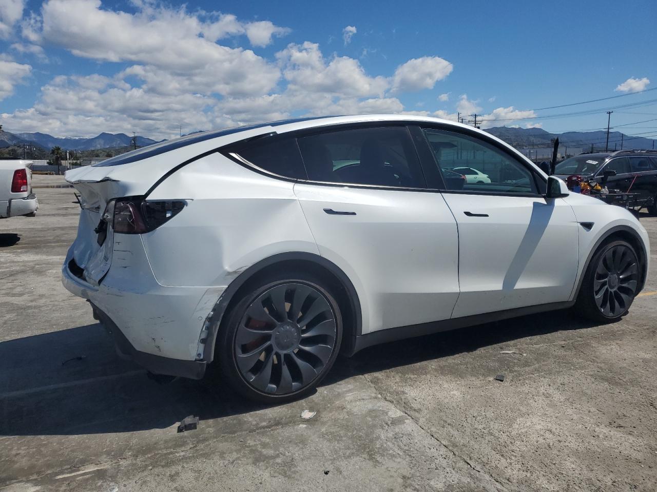 Photo 2 VIN: 7SAYGDEF1NF530122 - TESLA MODEL Y 