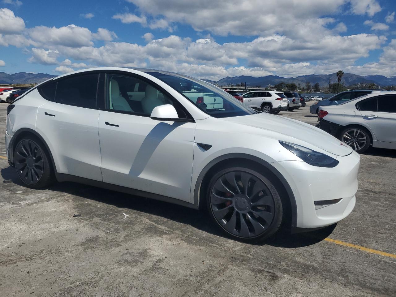 Photo 3 VIN: 7SAYGDEF1NF530122 - TESLA MODEL Y 