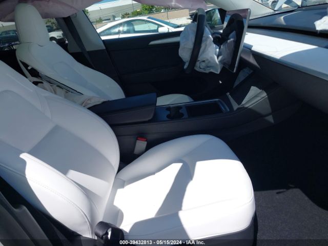 Photo 4 VIN: 7SAYGDEF1PF737791 - TESLA MODEL Y 