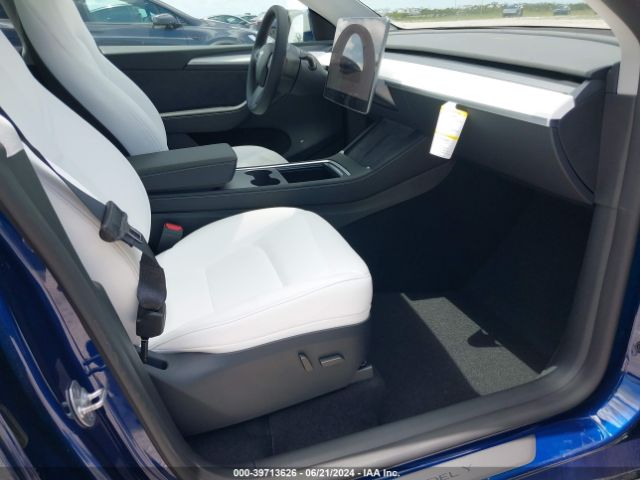 Photo 4 VIN: 7SAYGDEF1RA273742 - TESLA MODEL Y 