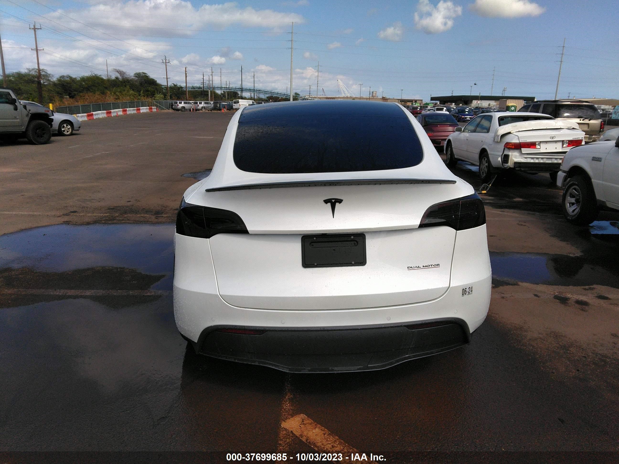 Photo 13 VIN: 7SAYGDEF2NF457519 - TESLA MODEL Y 