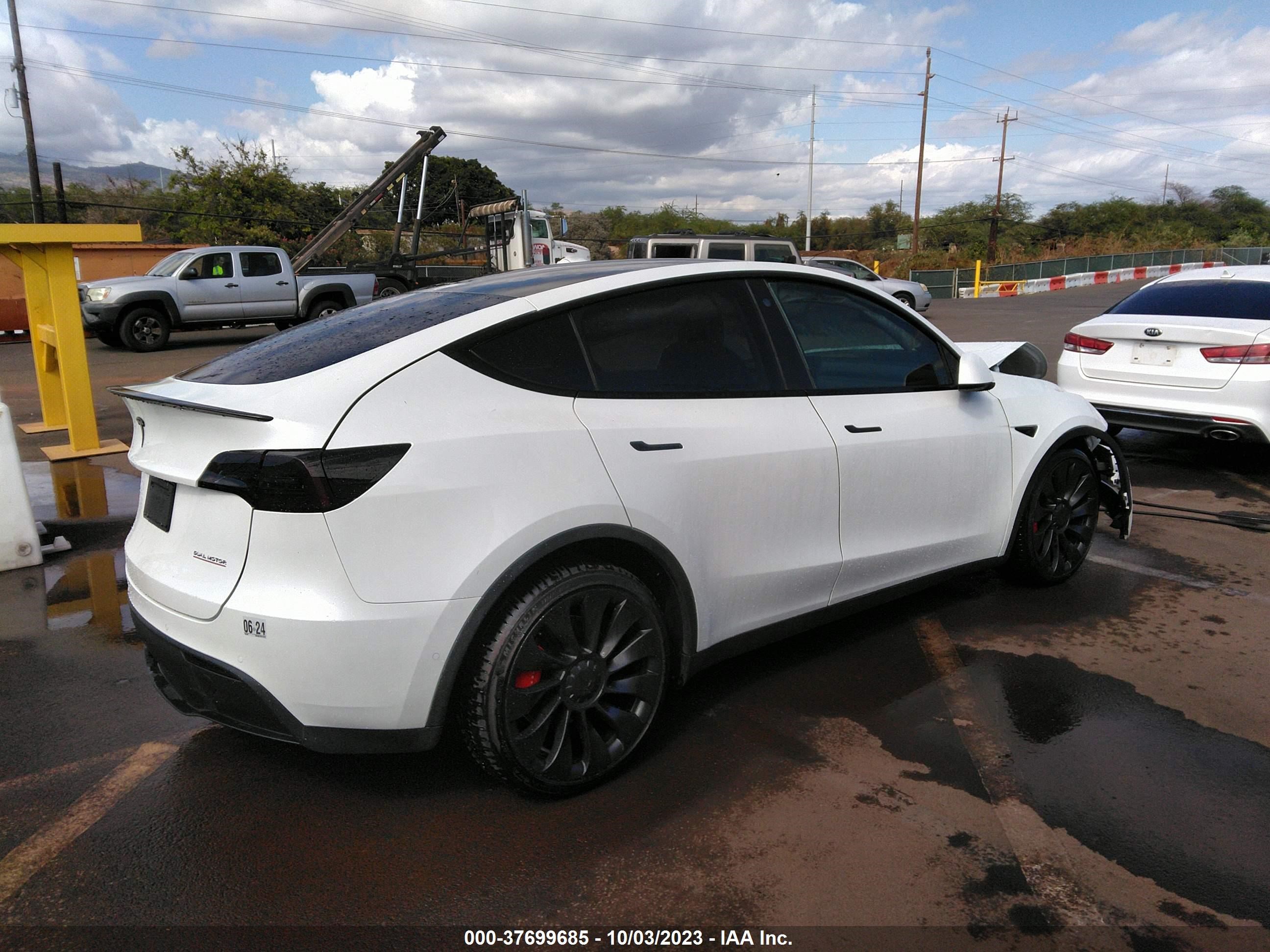 Photo 3 VIN: 7SAYGDEF2NF457519 - TESLA MODEL Y 