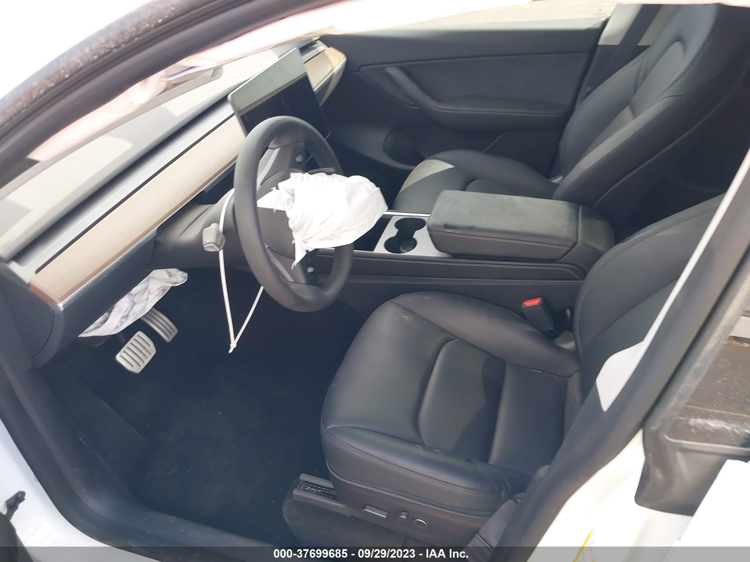 Photo 4 VIN: 7SAYGDEF2NF457519 - TESLA MODEL Y 