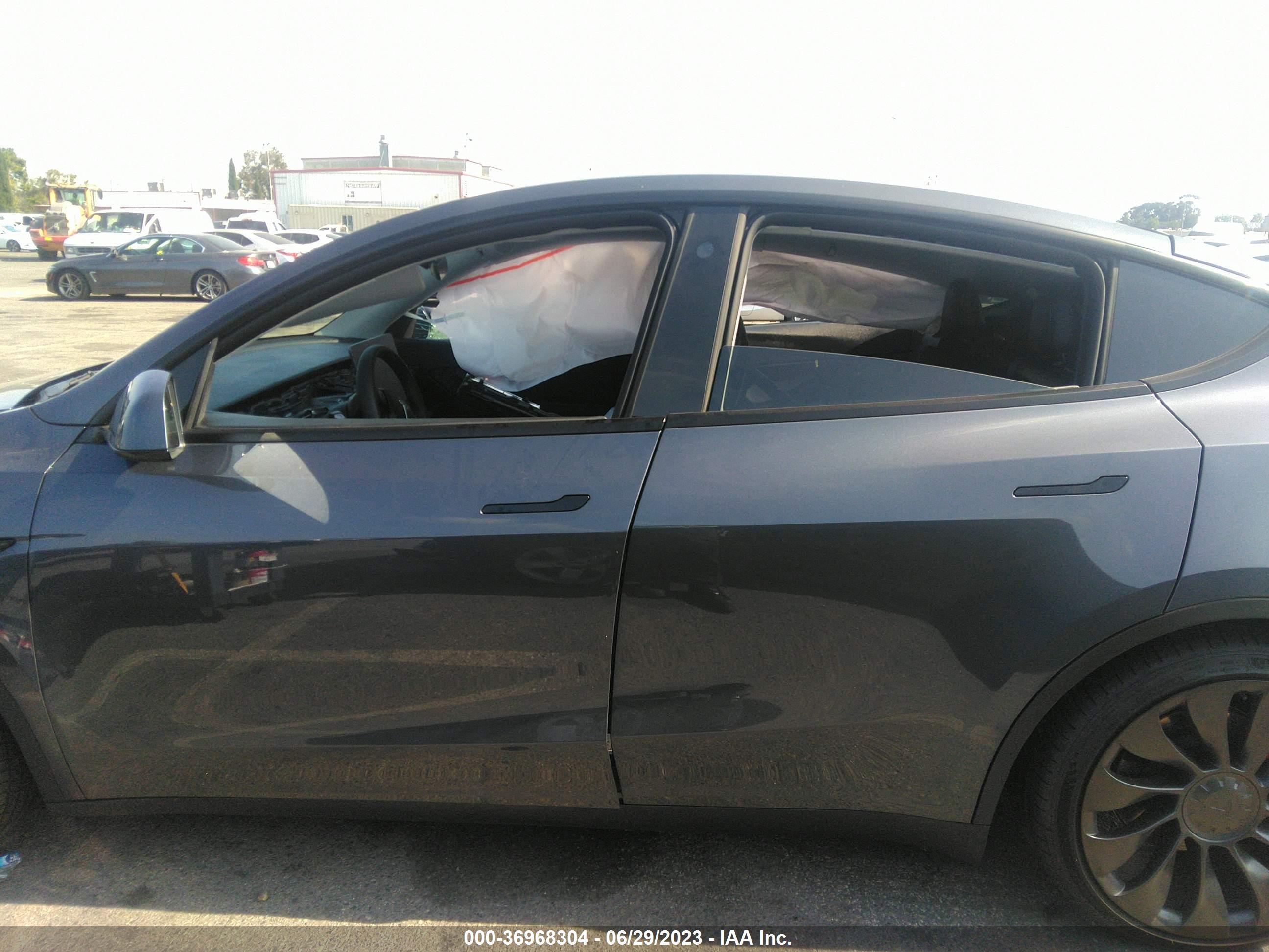 Photo 11 VIN: 7SAYGDEF2NF484705 - TESLA MODEL Y 