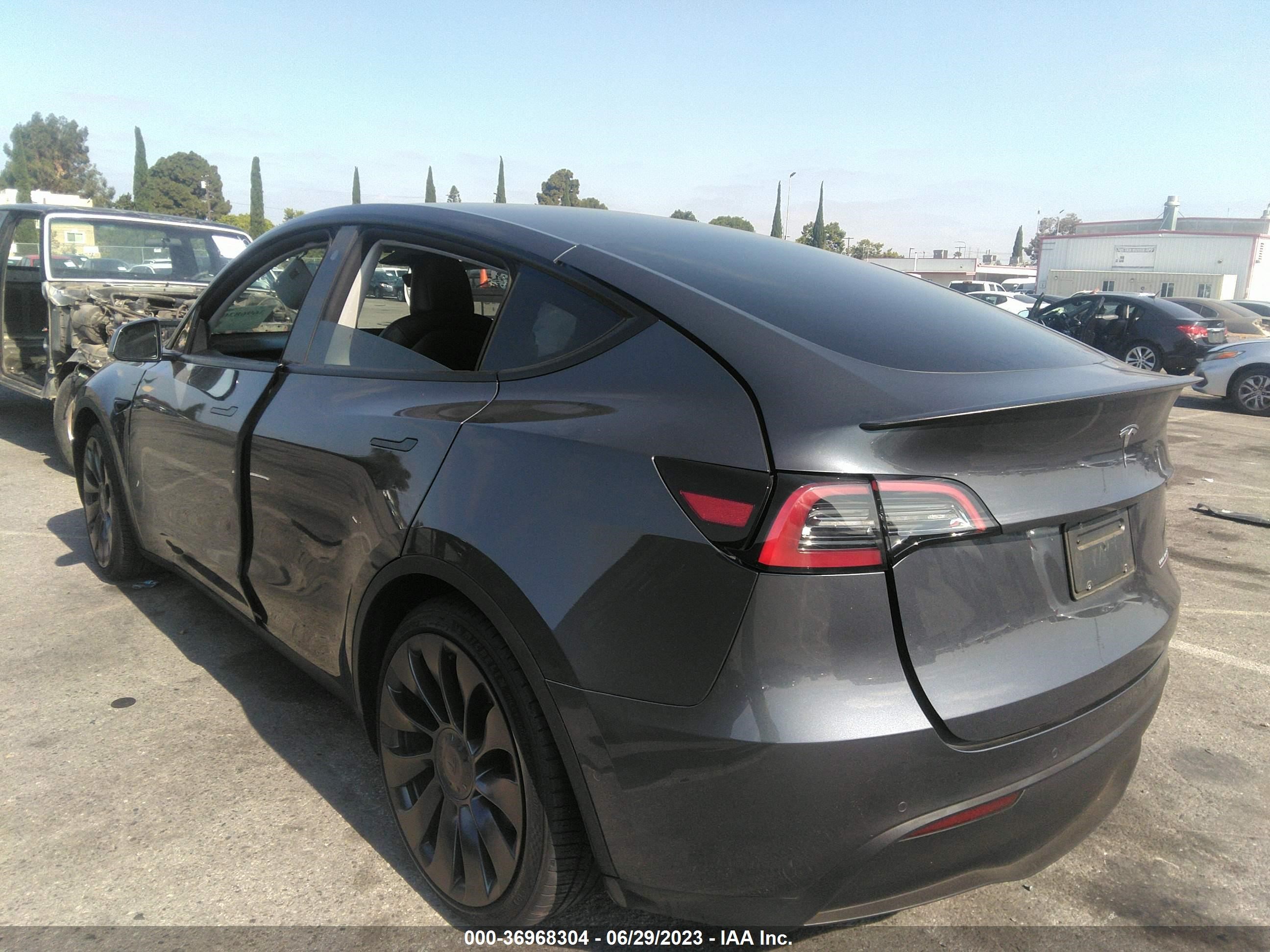 Photo 2 VIN: 7SAYGDEF2NF484705 - TESLA MODEL Y 