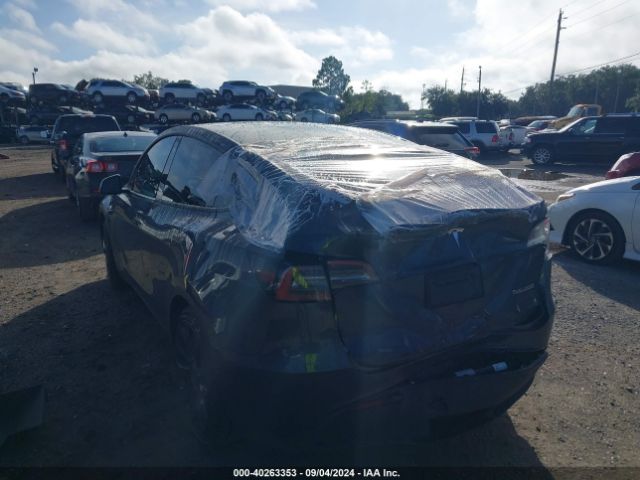 Photo 2 VIN: 7SAYGDEF2NF530243 - TESLA MODEL Y 