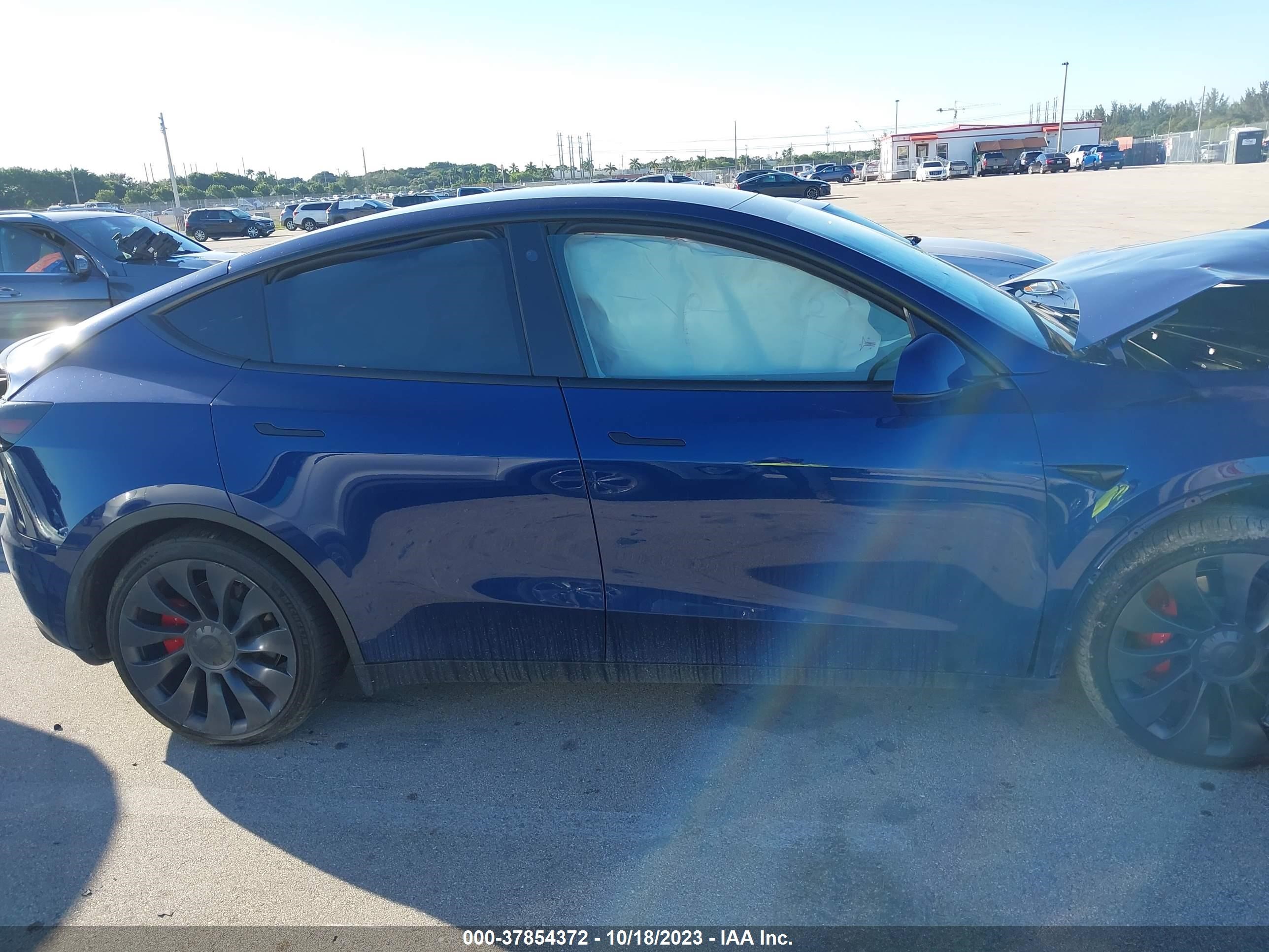 Photo 12 VIN: 7SAYGDEF2PF776695 - TESLA MODEL Y 