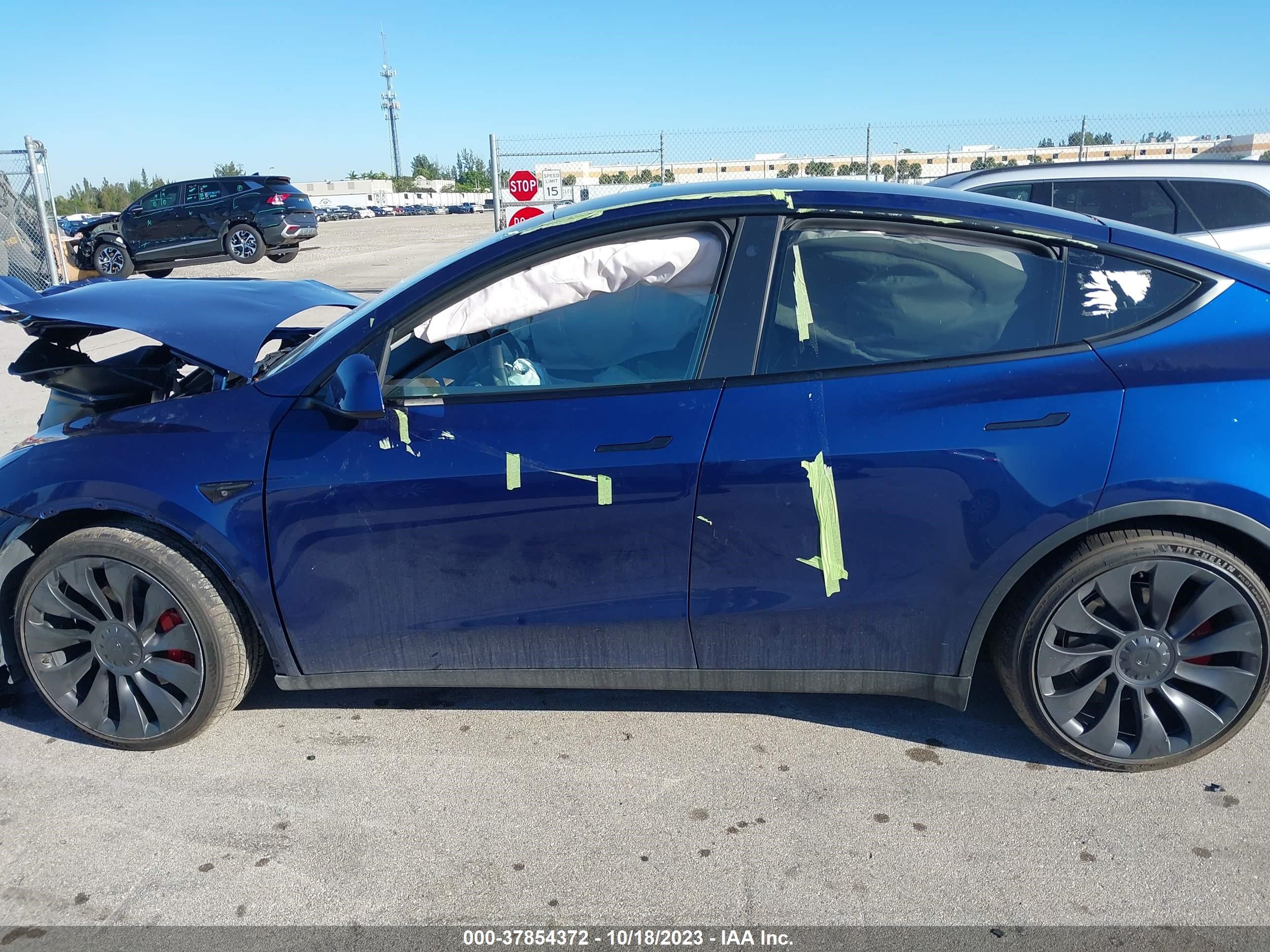 Photo 13 VIN: 7SAYGDEF2PF776695 - TESLA MODEL Y 