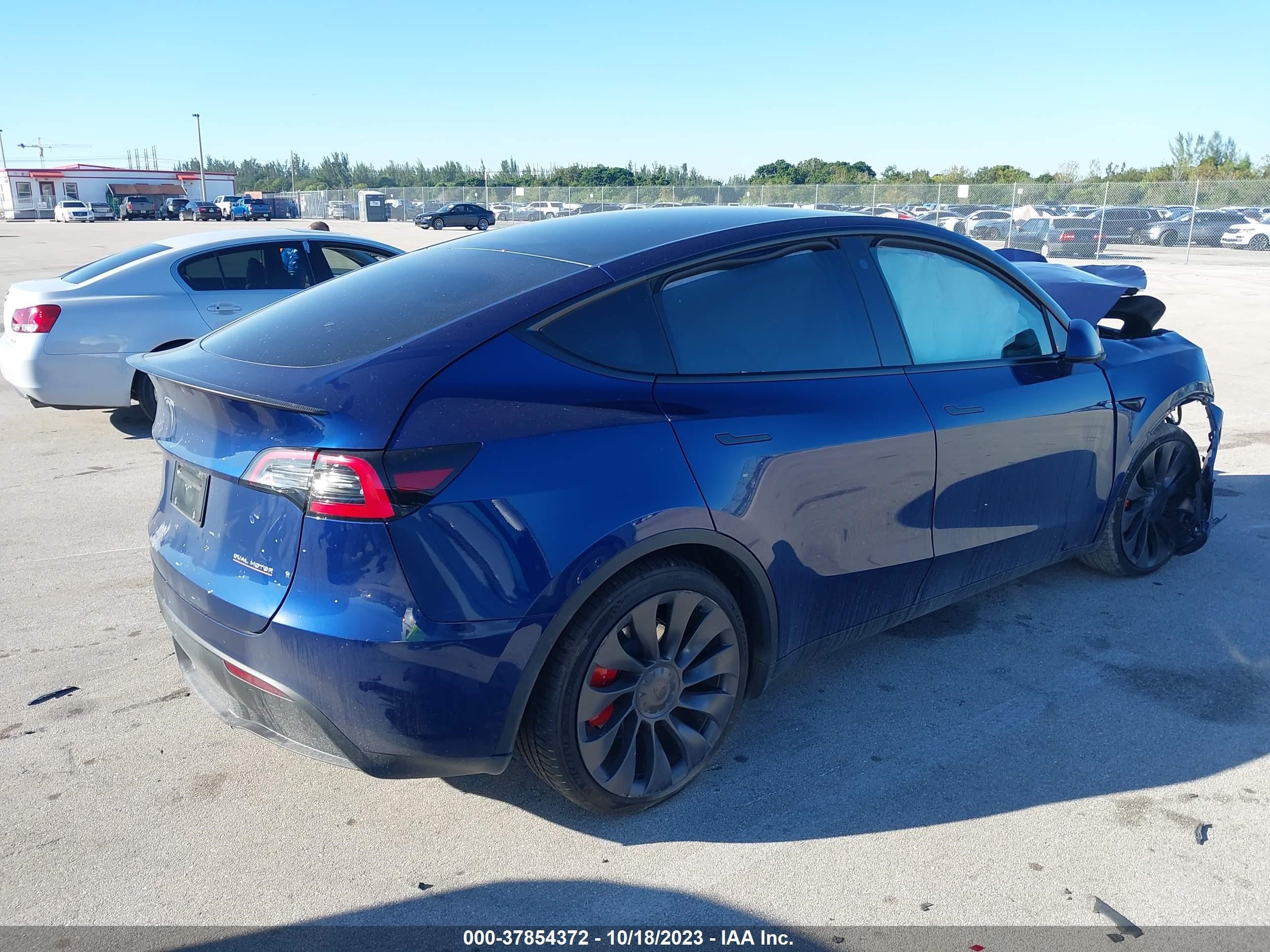 Photo 3 VIN: 7SAYGDEF2PF776695 - TESLA MODEL Y 