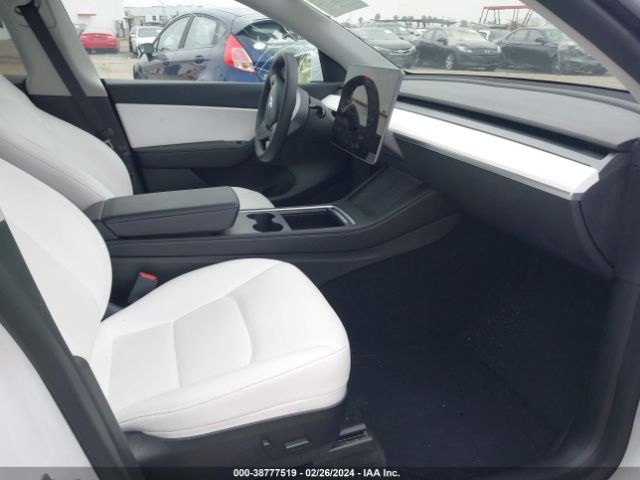 Photo 4 VIN: 7SAYGDEF3NF485619 - TESLA MODEL Y 