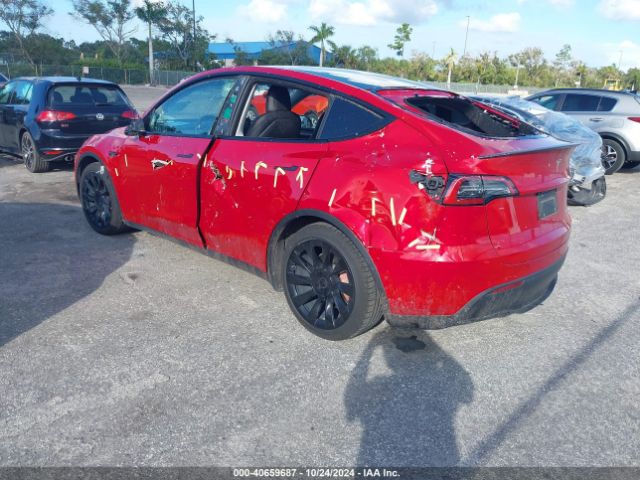 Photo 2 VIN: 7SAYGDEF3NF521521 - TESLA MODEL Y 