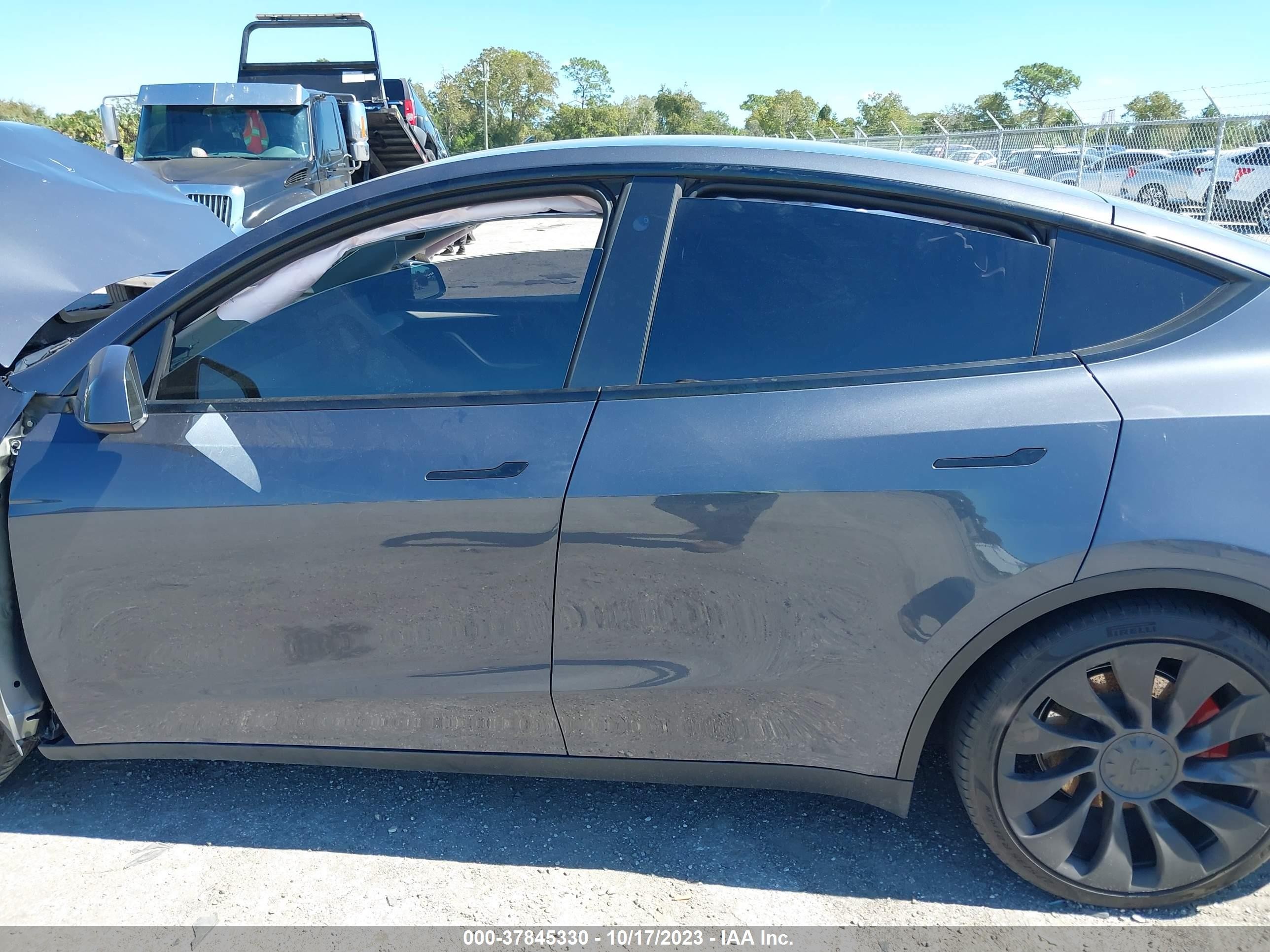 Photo 13 VIN: 7SAYGDEF3PF600867 - TESLA MODEL Y 