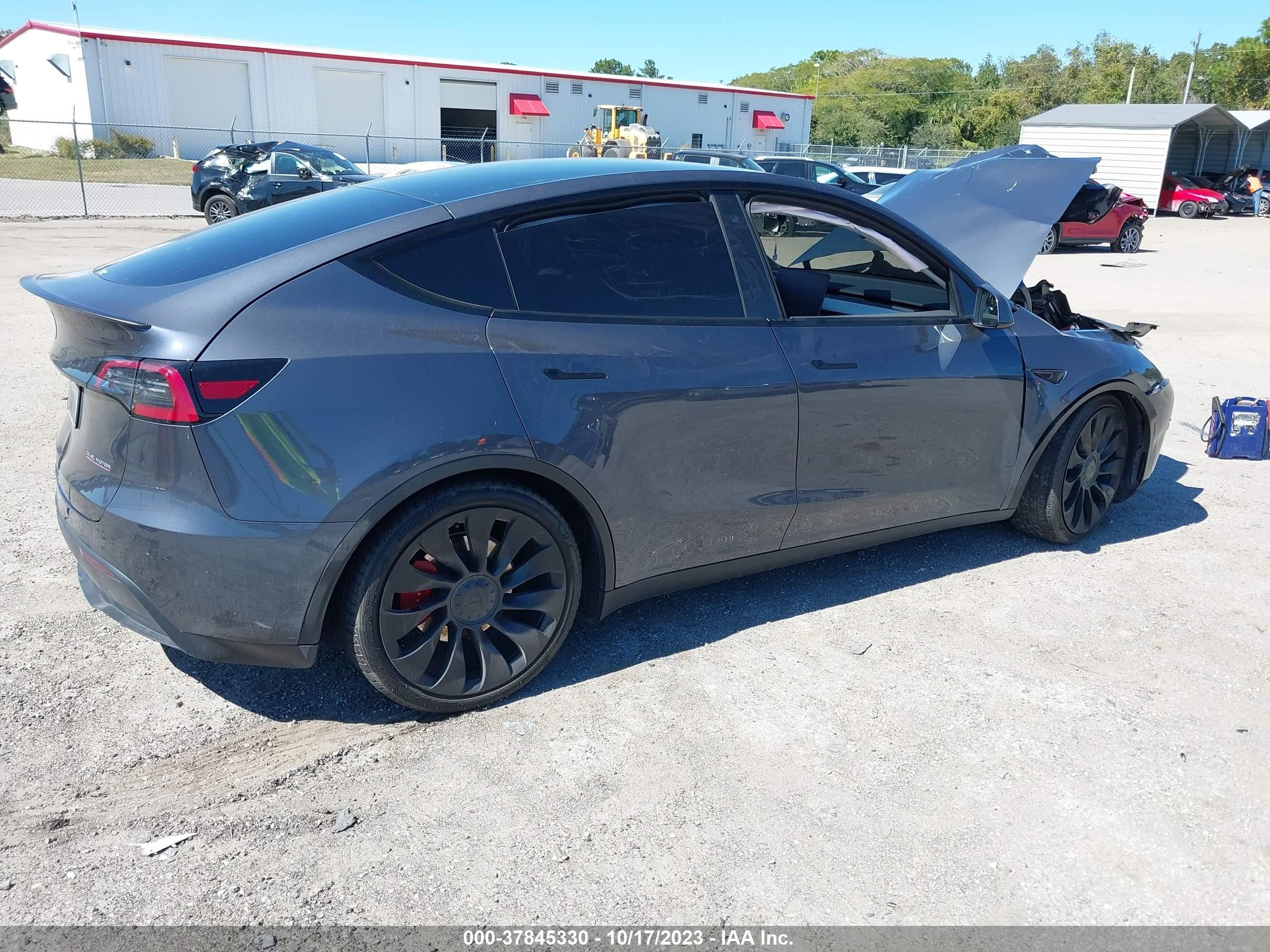 Photo 3 VIN: 7SAYGDEF3PF600867 - TESLA MODEL Y 