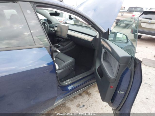 Photo 4 VIN: 7SAYGDEF3PF755077 - TESLA MODEL Y 