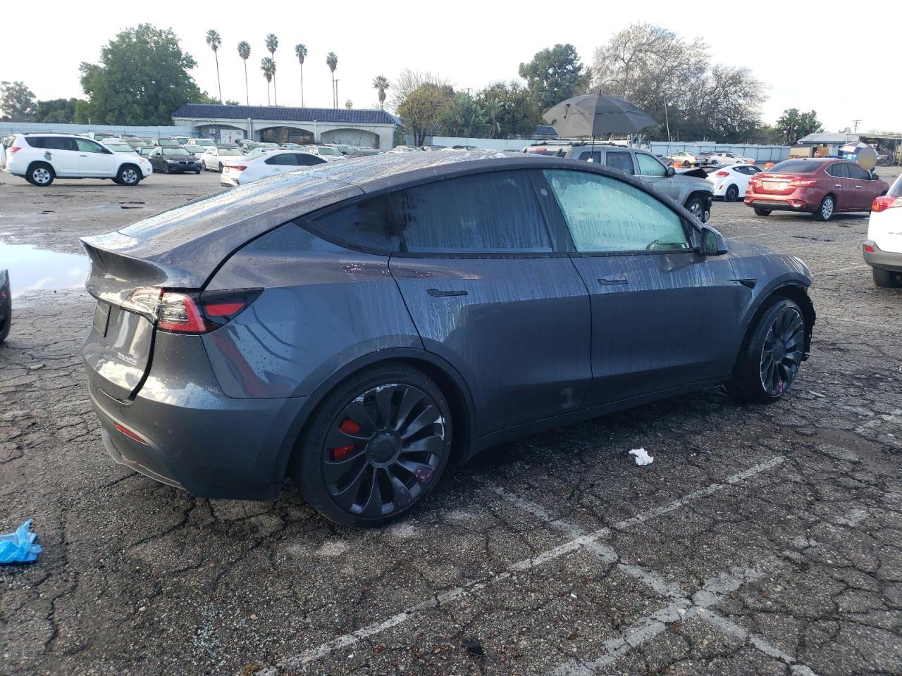 Photo 2 VIN: 7SAYGDEF3PF823555 - TESLA MODEL Y 