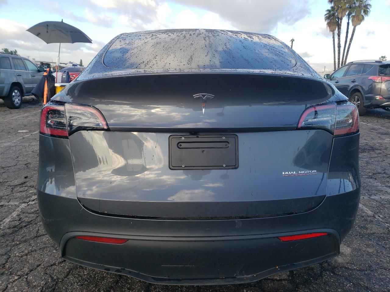 Photo 5 VIN: 7SAYGDEF3PF823555 - TESLA MODEL Y 