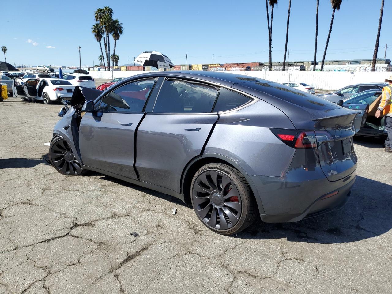 Photo 1 VIN: 7SAYGDEF3PF884081 - TESLA MODEL Y 