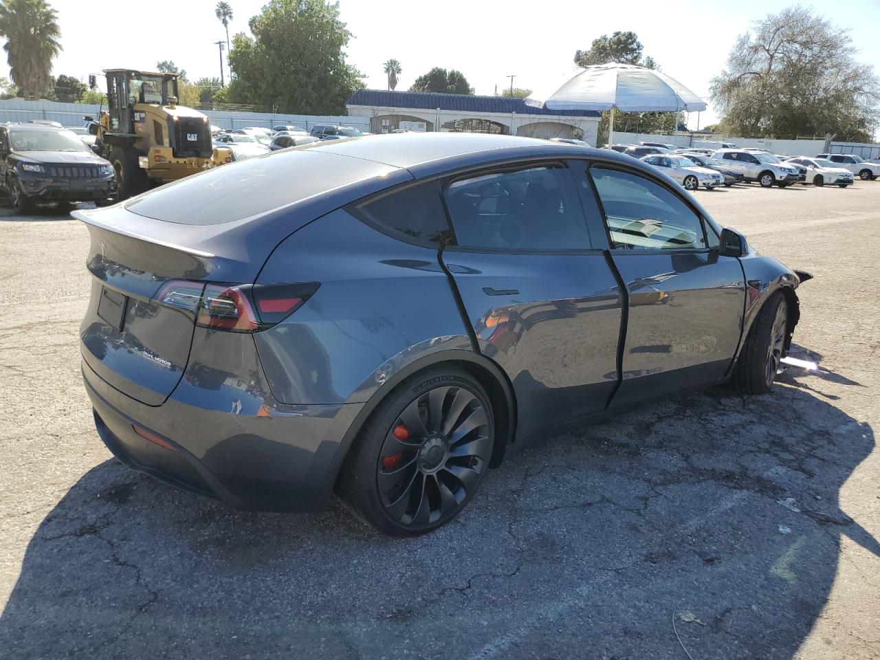 Photo 2 VIN: 7SAYGDEF3PF884081 - TESLA MODEL Y 